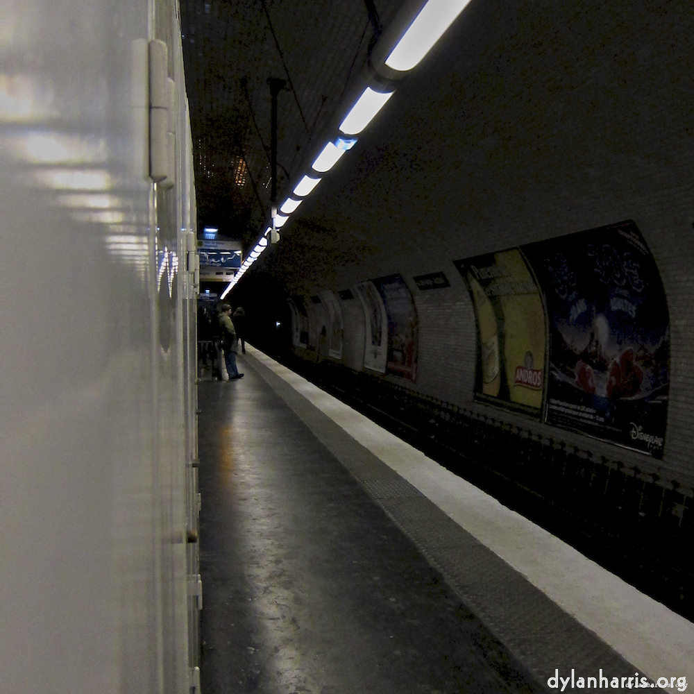 image: Voici ‘metro (iii) 2’.