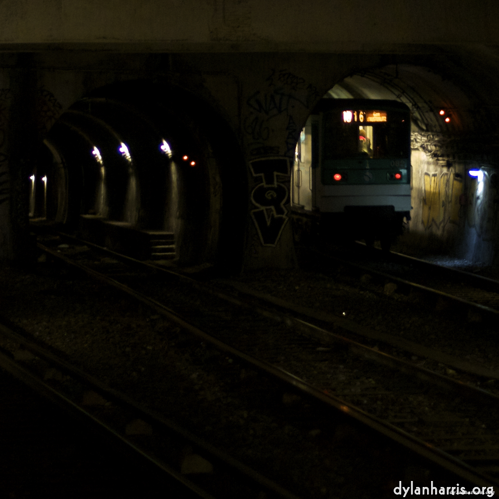 image: Voici ‘metro (iv) 2’.