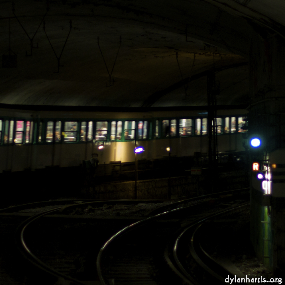image: Voici ‘metro (iv) 3’.