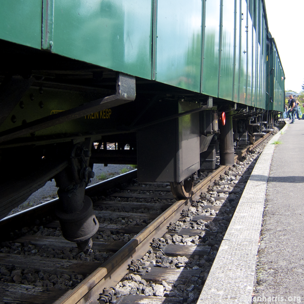 Image 'train (x) 2'.