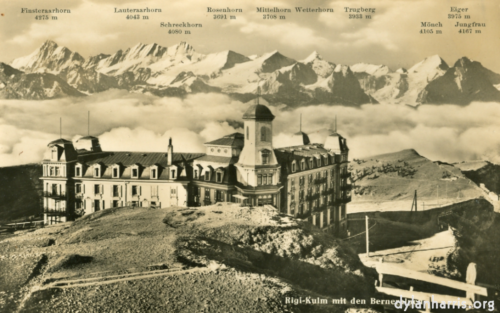 Image: Postcard: Rigi-Kulm mit dem Berneralpen. [[ The Rigi Summit Hotel, looking South. 5900ft. ]]